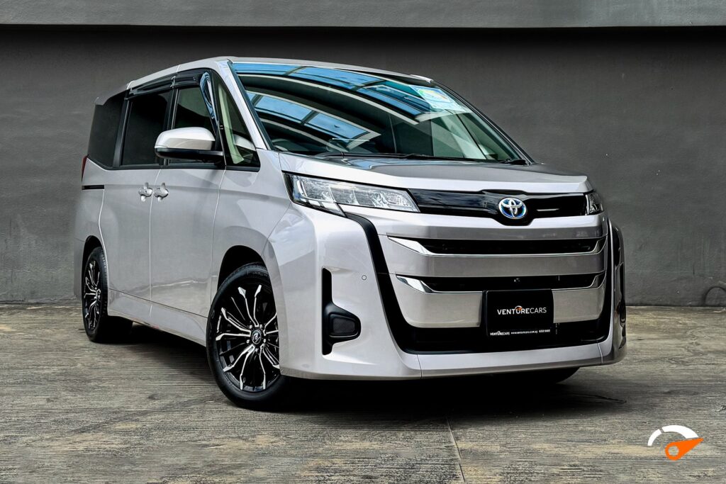 Toyota Noah Hybrid Car